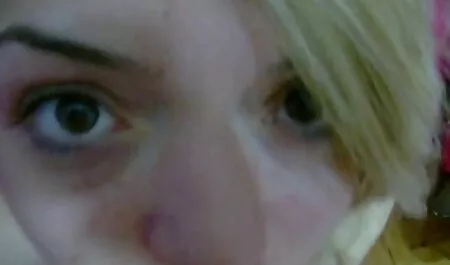 ロシアの学生の縁広いお尻を持つ成熟した若い女性 アダルト 動画 女性 用