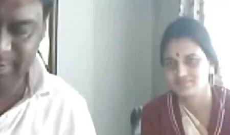 男は牛乳を鞭打つ。 黒ストッキング犬のスタイルのお尻 女子 用 えろ