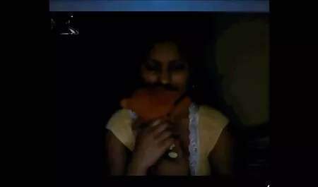 白いストッキングでスリムなモデルがバイブで彼女のLを撫でる。 女性 用 エロ