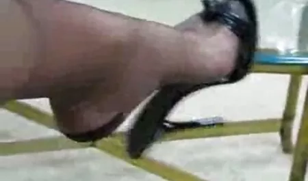 男はソファの上に彼の友人の妻をハンマー 女 向け えろ