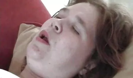 二niggas揚げa busty雛の近くのプール 女性 用 エロ