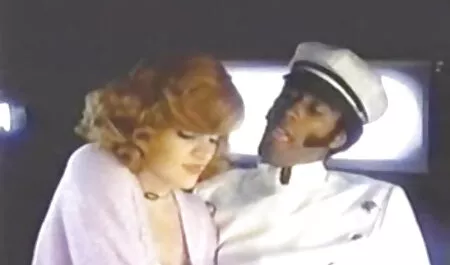 水泳の妹、プールの海岸に黒人女性 アダルト アニメ 女性 用