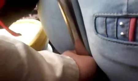 同時に二人の男性とスキニーブルネットの妹 エロ 動画 女性 向け 無 修正