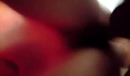 客室での後の女の子のジャケットの燃えるような赤いクからカップルに美味しいおっぱい エロ 動画 女性 用