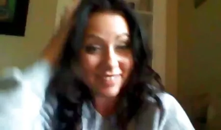 膨らんだ乳首と彼女の妹とブロンドの口のための残忍な男 女性 向け エロ