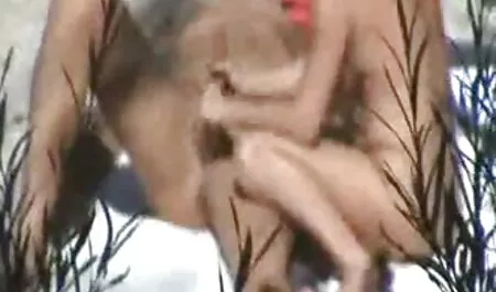 スキニー十代のひよこは、ベッドの上に男と妹を吸います 女性 用 アダルト 映像