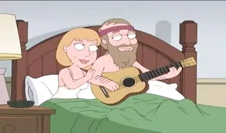 二つのコックボールを撫でると舐める、彼を吸うメガネを持つ女の子 女性 用 アダルト ムービー