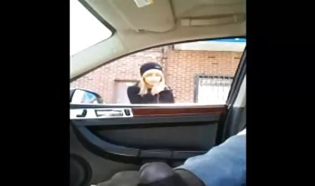 ロシア族fucks短い髪の成熟した叔母に膣にテーブル 女 向け アダルト