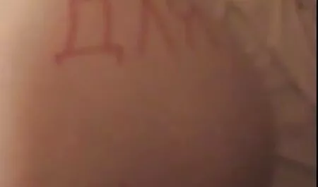 ウェブカメラの前で健康なディルドに彼女の猫をプッシュするポニーテールを持つ成熟した女性 えろ 女の子 用