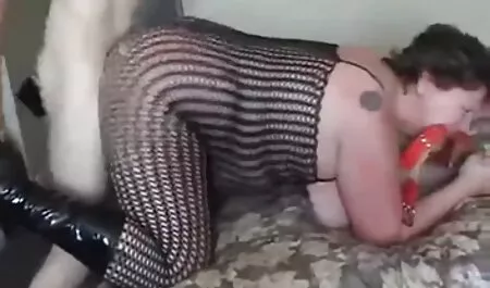 アスリートの妹、ベンチの上にジムでジューシーな女の子 えろ 女性 用