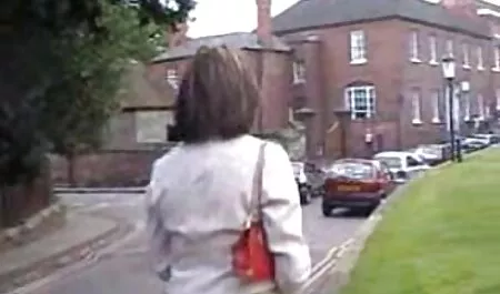 茶色の髪の女の子とセックスをしている男は、ポーズ69で、その後、彼女の猫にコックを立ち往生しました 女性 用 無料 エロ