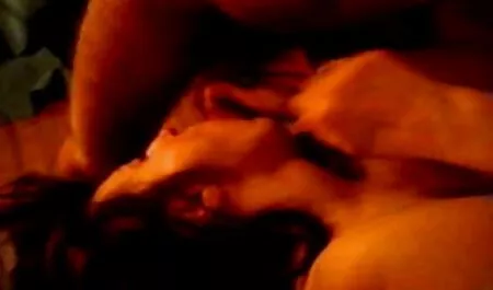 Dannii Harwoodのセクシーなランジェリー浴の椅子 女の子 用 アダルト ビデオ