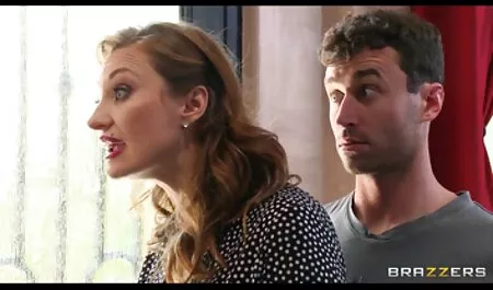 ソファの上に巨大な黒人男性のトランクの上に彼女のお尻に座っている若い女の子 女性 用 の エロ 動画