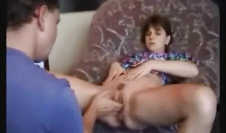 ソファや床にオペレータと細い金髪 女性 向け えろ