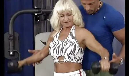 彼女の夫と彼女の妹の胸にタトゥーを持つ成熟した女性 エロ 女 用