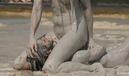 医師は、患者のお尻の穴に温度計と手袋をはめた手を入れて、点滅します 女性 向け av おっぱい