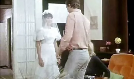 若い金髪に黒の下着と彼女の妹のお尻とガラスの玩具 女子 向け エロ