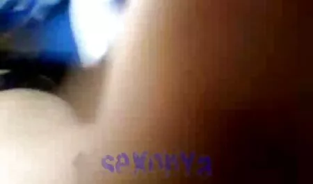 若いレズビアンは、ソファの上に情熱的にキス 女子 向け えろ