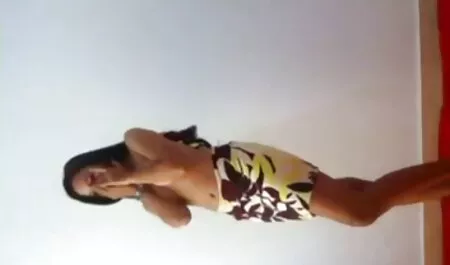 ロシアの人々は、ベッドの上にかわいこちゃんのL.にディックを置くのが大好きです 女性 用 えろ