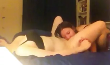 黒人男性は、小さなおっぱいを持つ白人アメリカ人女性の膣内に巨大なペニスをスティック 女性 専用 アダルト ビデオ