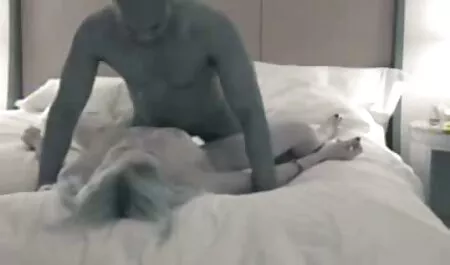 彼女の部屋でジーンズを着てPlumper アダルト 女性 用