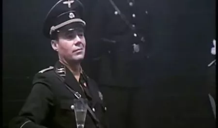 ブロンドは彼女の高品質を脱いで、ディルドに座っています 女の子 専用 アダルト