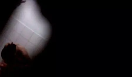 成熟した幅fucksのお尻とディルドの浴室 女性 向け の アダルト