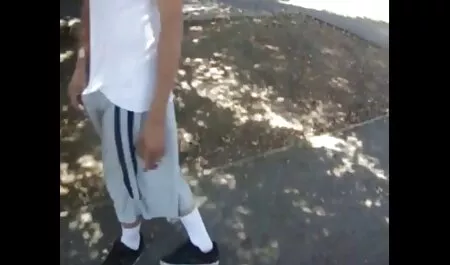 主婦は肛門に大きなディルドを押し込む アダルト ビデオ 女性 専用