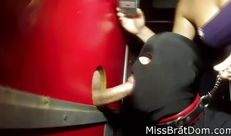 赤い水着で熟女masturbates彼女の滑りにa浴槽とともに水 エロ サイト 女性 向け