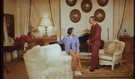 テーブルの上に魅力をクソ所有者 女子 向け エッチ な