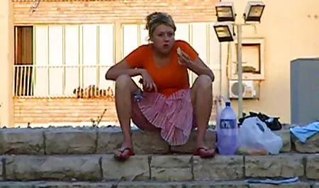 コックはトウモロコシと台所で彼女の裸の猫を性交する 女の子 用 エロ 動画