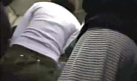 膨らんだ金髪は若い男と恋に落ちた 女性 用 アダルト ムービー