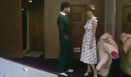 恋人は彼女の陰部にカップルとcumsの後に生い茂った猫に巻き毛の女の子を犯しました fc2 アダルト 女性 用