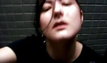 ストッキングのひよこは階段の男を持っており、彼を吸う 女性 用 エロ 動画 無料