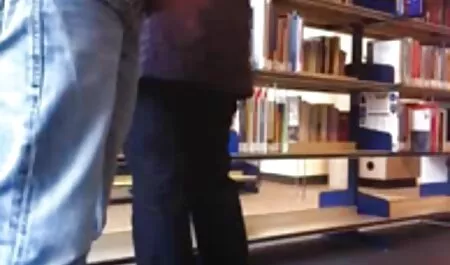 サーバントの女の子は自宅で男とベッドの上に横たわっていた 女性 用 おかず 動画