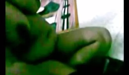 バーの背後にあるbespectacledひよこは、お尻の男を犯した 女性 向け の エロ