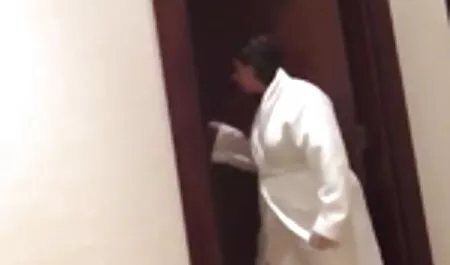 学生は寮で乱交、シーンを上演しました 女性 用 エロ ビデオ