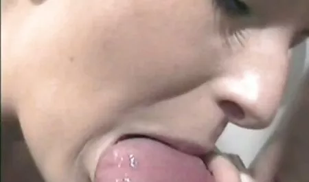 金髪bbwと大きなおっぱい持っていますへ自分自身へa男のプールテーブル 女 向け エロ