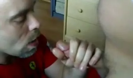 キャバリアは、プールテーブルの上に爆発から鶏を打つ アダルト ビデオ 女性 用