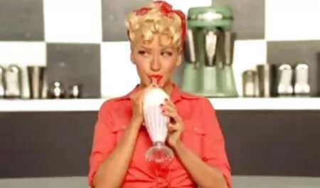 女性とともに黒髪masturbatesでホテルルーム 女性 用 アダルト 動画