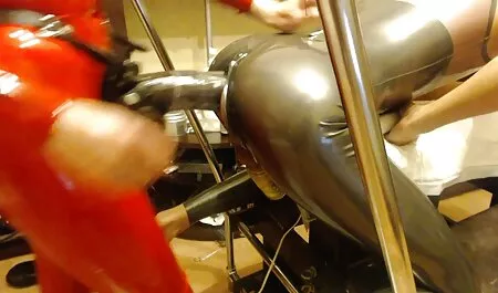 エロランジェリーで脂肪の女性は、友人とお尻に犯されます エロ 女 向け