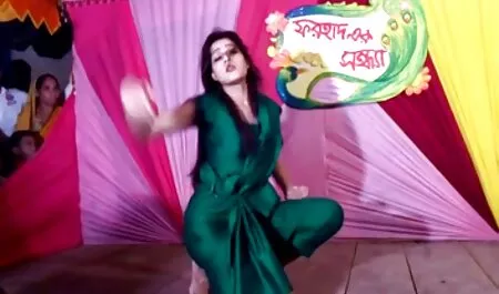 送り女の子にジーンズを示しています大Z∞に鋳造 女性 用 エロ い 動画