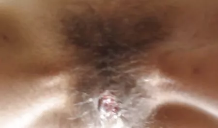 駐屯隊の帽子のおもちゃを持つブロンドは、ウェブカメラの前でお尻の部分をストロークする男のためのものでした えろ 女子 向け