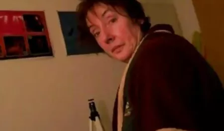 成熟した幅と大きなおっぱい大きなお尻大きなおっぱいfucksの机の寮の部屋 女の子 向け エロ