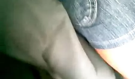 鋳造で彼女の大きなおっぱいに触れる赤いドレスの金髪 えろ どう が 女性 向け