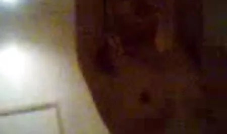 電話で話しながら精力的なブルネットmasturbates滑り エロ 動画 女子 用