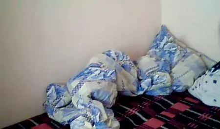 女の子は、コンピュータの上に座ると、性別、レズビアン 女性 向け アダルト サイト 無料