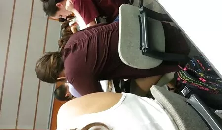 薄いブロンドmasturbates彼女の滑りには、木製のテーブル えろ 動画 無料 女性 向け