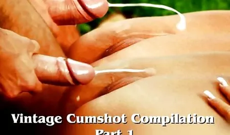 赤い髪の美しさは、ベッドの上でお尻の姉妹を吸います 女 用 エロ 画像