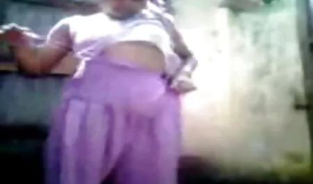 Holly Michaelsは彼女の唇でコックを愛撫し、後部と側面で彼女の猫に彼を連れて行く えろ 女の子 用